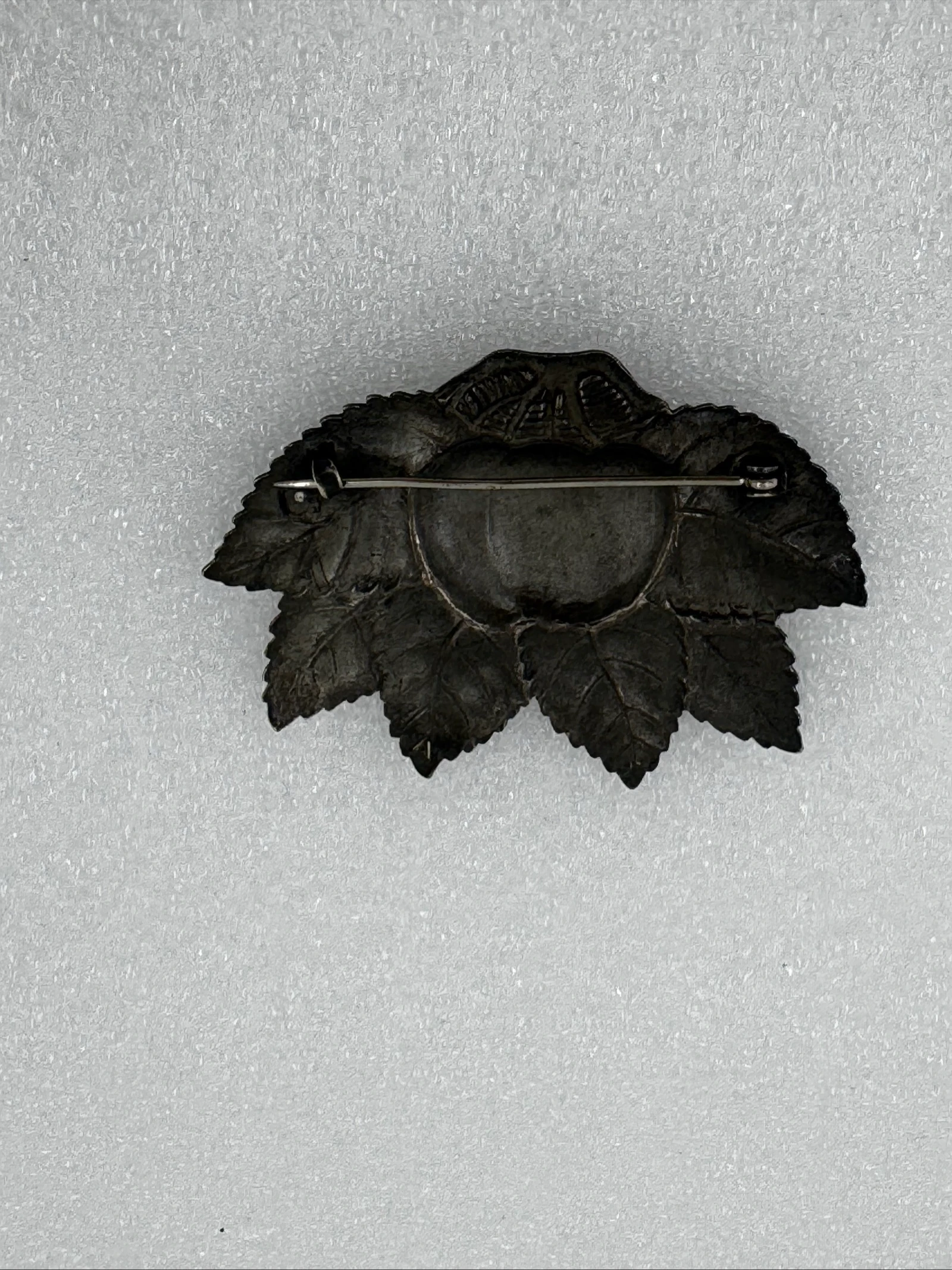 Broche vintage con motivo de hoja – photo 2